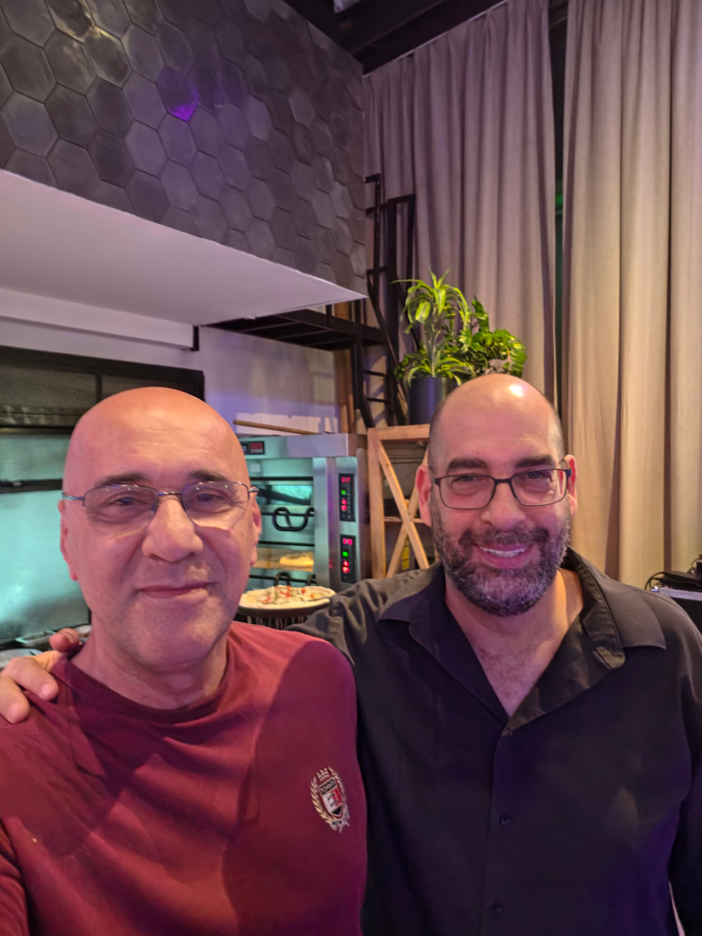 יוסף יקותיאל עם מנהל שותפים עסקיים אלעד לגון